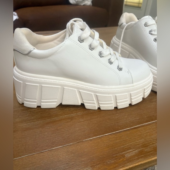 Stradivarius White Platform Sneakers - Picture 3 of 7